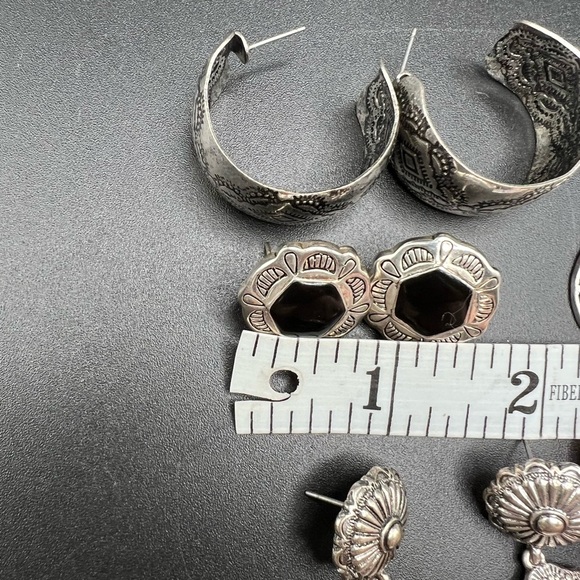 Lot of 4 pair pierced western, southwestern style earrings silver tone - Picture 13 of 16